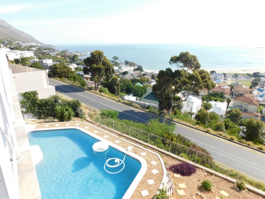 6 Bedroom Property for Sale in Mountainside Western Cape